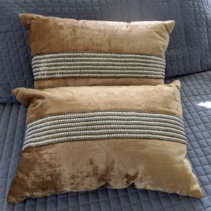 Accent pillows